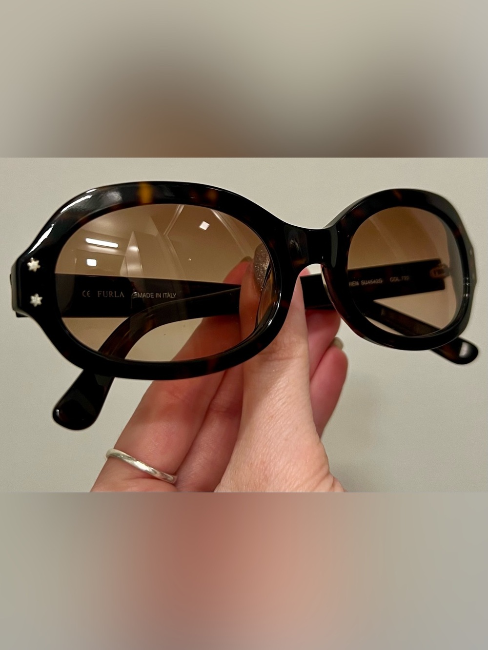 Pre-Loved | FURLA New Vivien Oval Tortoise Sunglasses Brown Gradient Y2K w/ Case - Picture 9 of 14